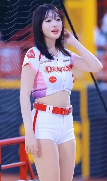 치어리더  권희원 허벅지 크롭 유니폼 몸매
