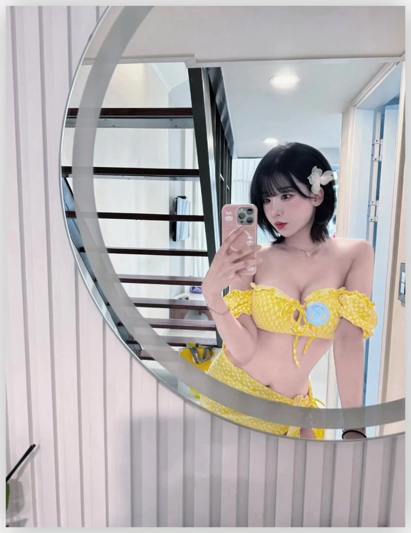 치어리더 천소윤 가슴골 야외 수영장 노란 비키니 몸매