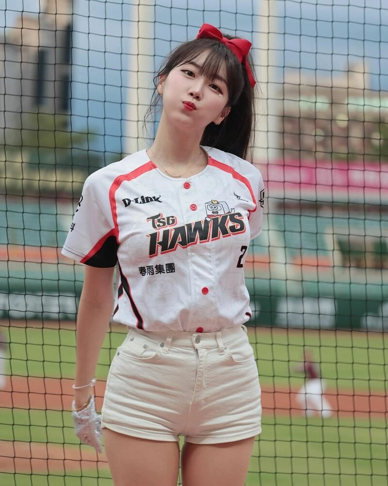 치어리더 안지현 허벅지 대만무대 야구장의 여신