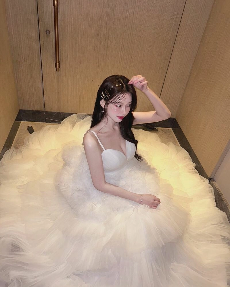 치어리더 이아영 가슴골 한 마리의 고고한 학 같은 미모