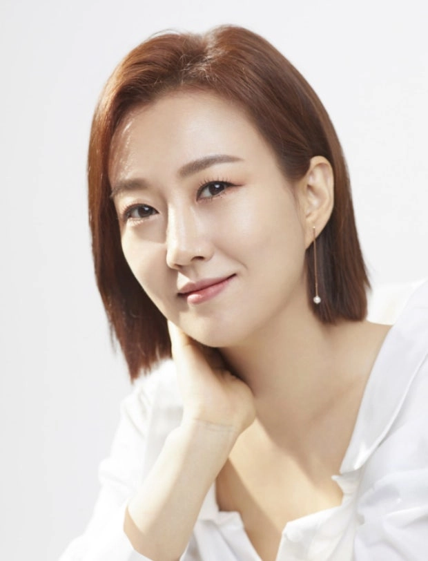 장윤정 떠난 소속사, 사내이사 3명 횡령·배임 정황 포착…법적 대응 준비