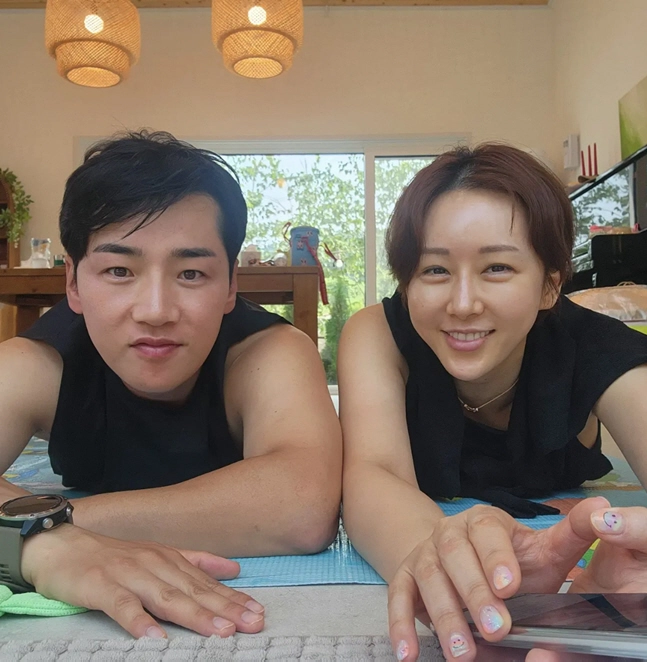 '시험관 중단' 한영♥박군, 439평 세컨하우스 공개 "샤넬백 대신 컨테이너 샀다"