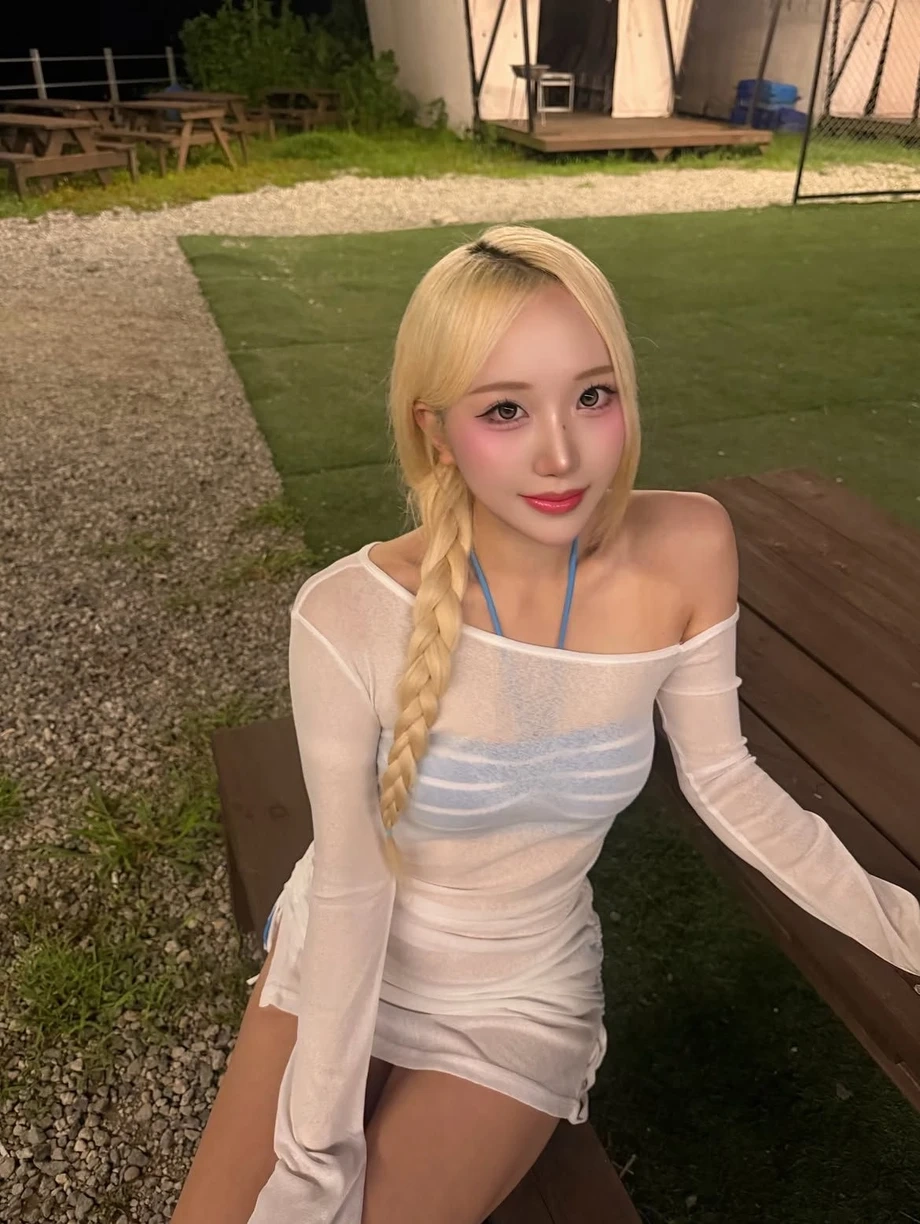 치어리더 박성은 가슴골 시스루 흰티속 파란 비키니