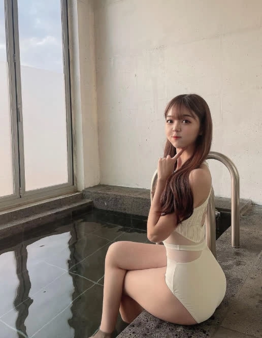 치어리더 유수아 야벅지 수영복 몸매