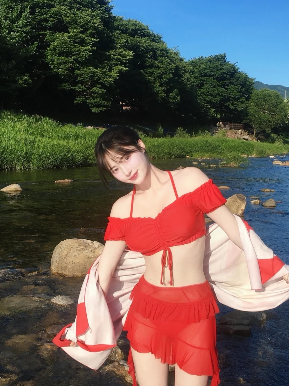 치어리더 박민서 야꼽 계곡에서 빨간 프릴 비키니