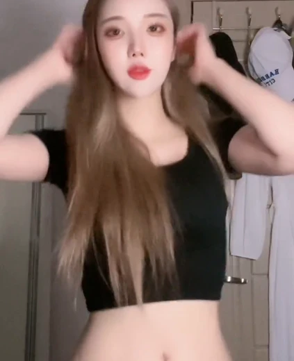 이진 배꼽 많이 작은 검정 크롭티