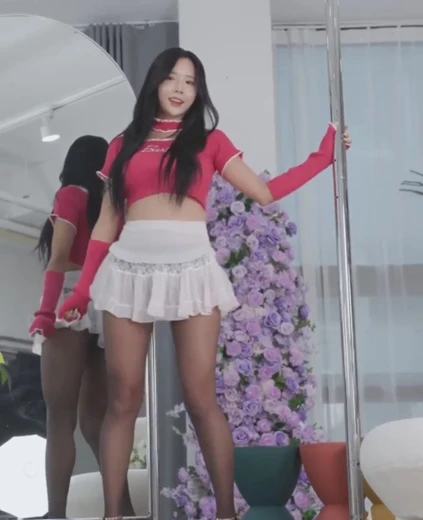 하빈 엉덩이 흰 스커트 검스에  봉춤