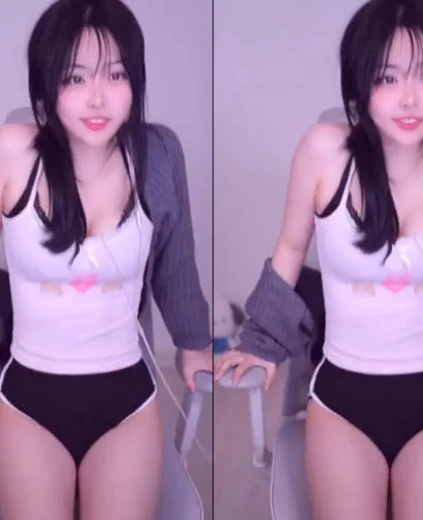 히요리미 꿀벅지 검정 레이스 브라 삐져나온 흰 나시  돌핀팬츠
