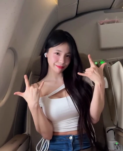 이다혜 꿀벅지 비행기 안에서 릴스