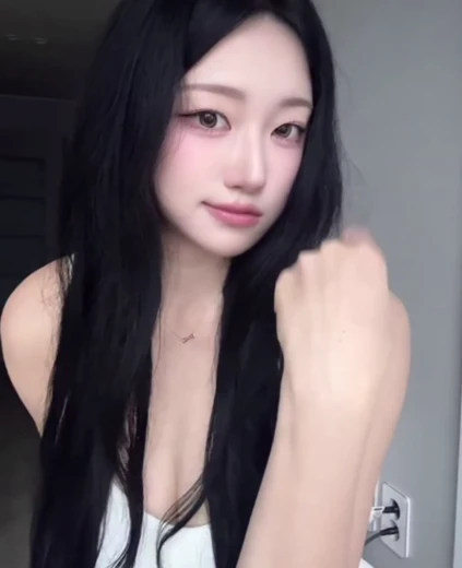 치어리더 이지원 가슴골 흰나시 집에서 똑똑똑