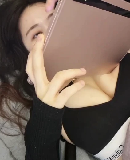 소람잉 가슴골 누워서 하트 만드는 검정 CK 브라