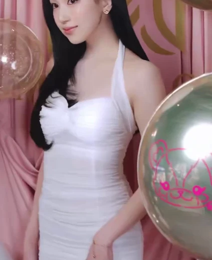 트와이스 미나 윗슴골 순백색 셔링 드레스