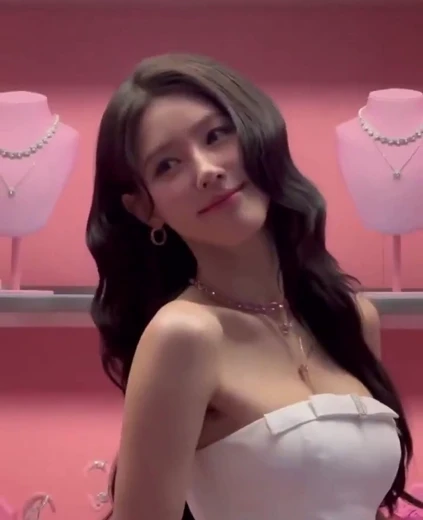 미연 어깨 매끈한 화이트 벨트 미니드레스
