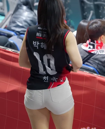 하지원 허벅지 터질듯한 뒷태