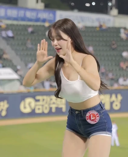 김도아 브라 비치는 휜 크롭티