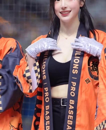 치어리더 조연주 가슴골 복싱 가운속 블랙 크롭탑