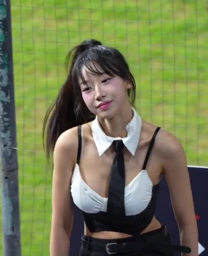 치어리더 우수한 가슴골 차원이 다른 대만 야구장 무대
