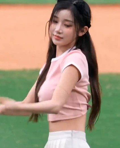 치어리더 이주은 가슴 대만 야구장 크롭 핑크티 팬시 커버
