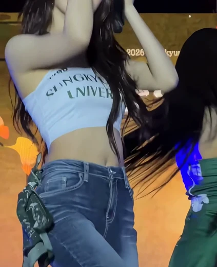 이나경 야꼽 흰 홀터넥탑 겨드랑이 청바지 엉태