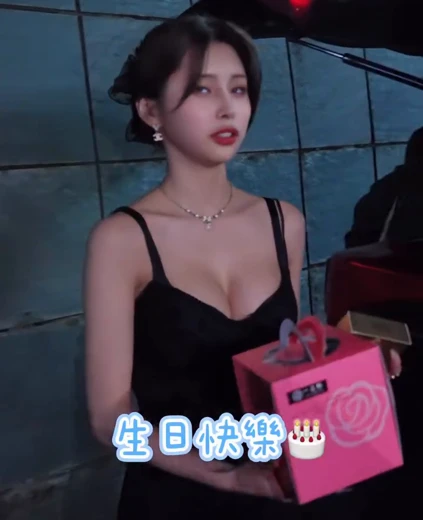 치어리더 전은비 가슴골 검정 원피스 파티의상