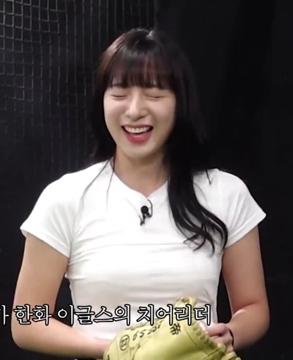 하지원 허벅지 좌완 파이어볼러 시구 패션 레깅스 몸매