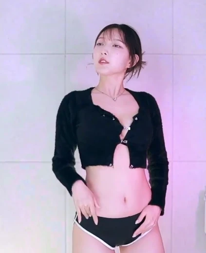 이지각 가슴골 팬티급 꽉 끼는 검정 돌핀팬츠 엉밑살 트월킹