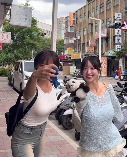 치어리더 하지원, 우수한 가슴 봉긋 사복입고 길거리 댄스