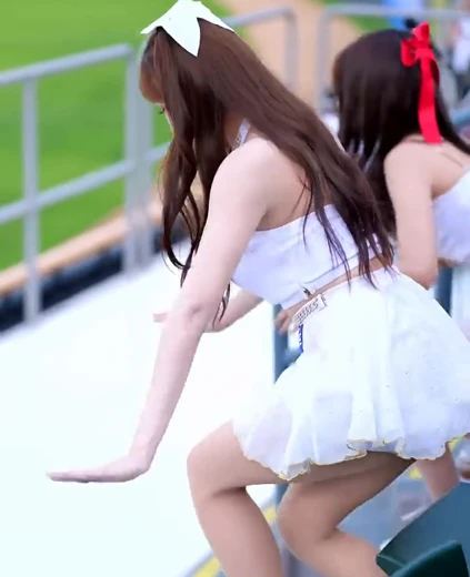 치어리더 신서윤 겨드랑이 홀리몰리 여신 홀터넥 정복