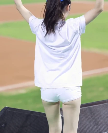 치어리더 김나연 허벅지 핫팬츠 떨리는 엉밑살