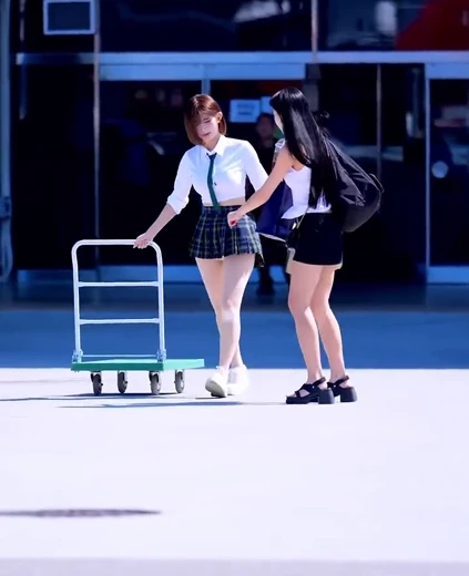치어리더 이주은 허벅지 선물이 너무 많어 끌차까지 쓰는 ㄷㄷ
