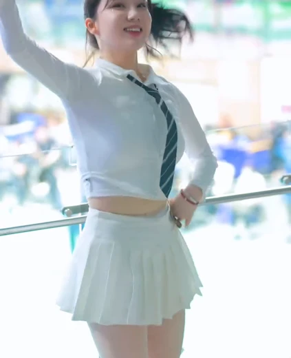 치어리더 김현영 꿀벅지 묵직한 가슴 드리블