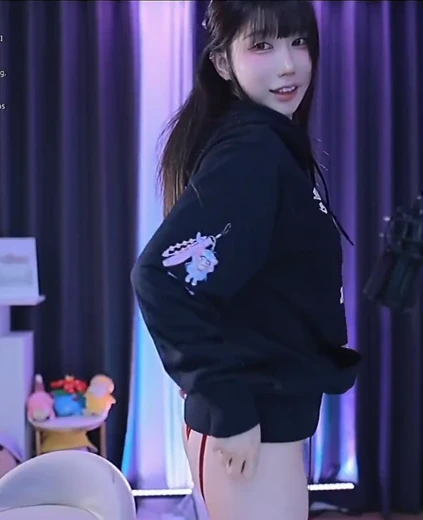그릴래영 엉밑살 검정 후드티 밑에 빨간 란제리 팬티