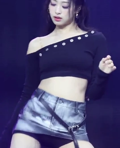 아현 골반 검정 원오프숄더 회색 초미니 롱부츠 떨리는 허벅지