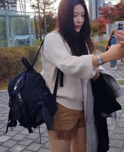 치어리더 김가현 허벅지 퇴근길에 셀카 찍어주는 사복 미모