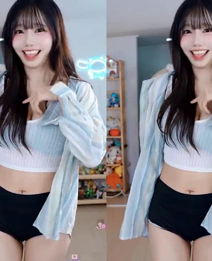 수련수련 허벅지 검정 브라 비치는 흰 골지 나시 돌핀팬츠 몸매
