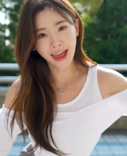 치어리더 김나연 허벅지 치마가 잘 어울리는 How Sweet 커버~