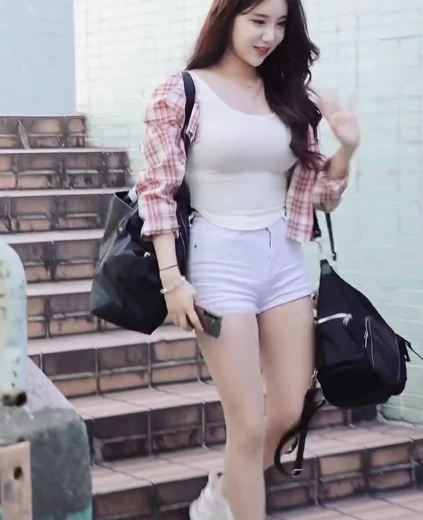 치어리더 김현영 꿀벅지 사복 밀착티 흰반바지 몸매