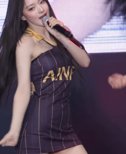프나 이나경 겨드랑이 세로 줄무늬 원피스 꿀벅지 내전근