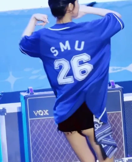 프로미스나인 이채영 엉밑살 상명대축제 검정핫팬츠 뒤태