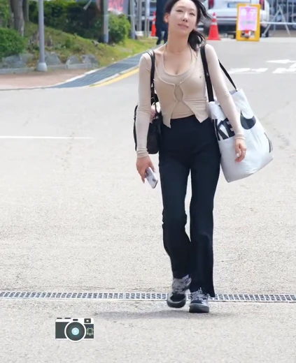 치어리더 허수미 가슴 출근길 사복 윗가슴 드리블
