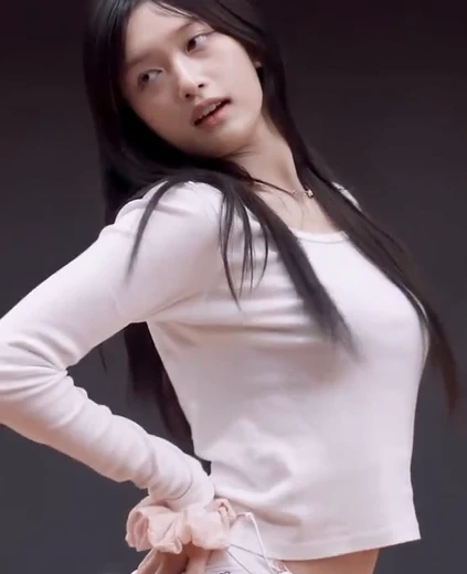 이서 복부 배꼽 브라 비치는 크롭티 입고 연습