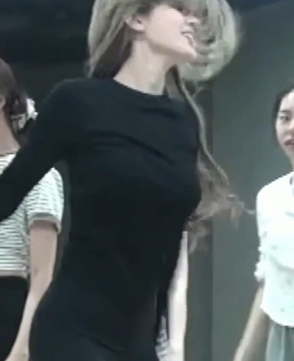 전소미 가슴 연습 비하인드 출렁이는 무빙 레깅스핏