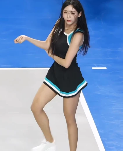 치어리더 조예린 허벅지 응원댄스중 놀라는 귀여운 장면