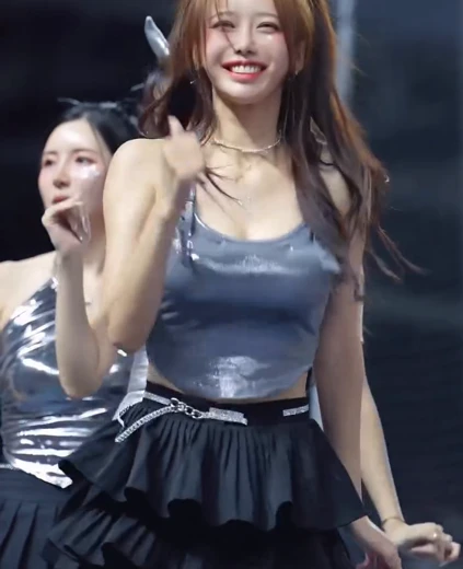 치어리더 이아영 가슴 봉긋 삐끼삐끼 밀착 민소매