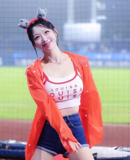 치어리더 허수미 야벅지 비에 젖은 끈나시 가슴골