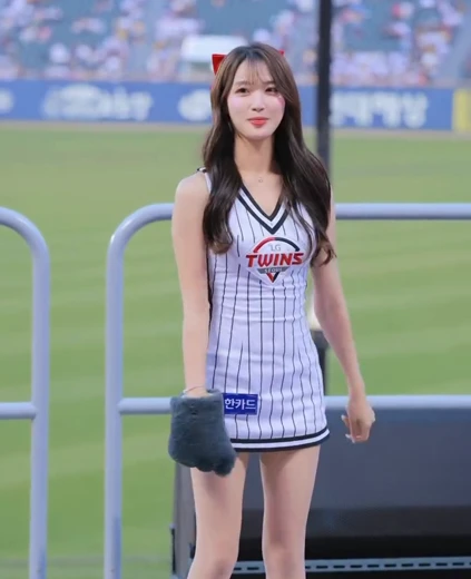 치어리더 김태희 허벅지 귀여운 고양이 줄무늬 밀착 원피스 흰속바지