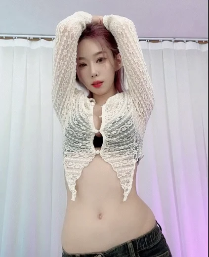 기래민 야꼽 섹시 방셀 검정 브라 비치는 흰 시스루 알가슴골