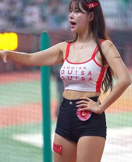 치어리더 김도아 꿀벅지 밀착 크롭 나시 찰랑이는 가슴 무빙