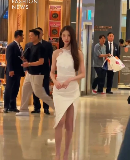 장원영 허벅지 브랜드 행사 순백색 왕꽃 원피스 허벅지 트임 페로몬