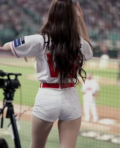 치어리더 김도아 엉벅지 흰 반바지 팬티라인 뒤태